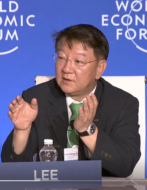 이상엽 KAIST 연구부총장이 24일 중국 톈진에서 '10대 유망기술' 선정 배경을 설명하고 있다. WEF 홈페이지 캡처