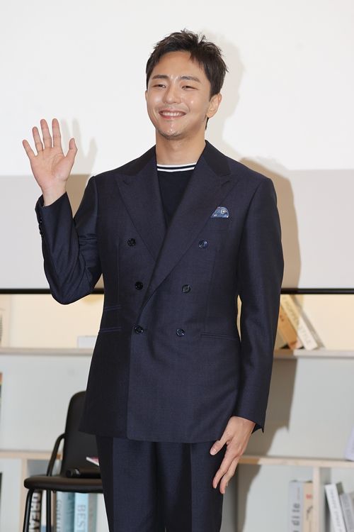 24일 오후 뮤지컬 ‘어쩌면 해피엔딩’ 토니어워즈 수상 기념 박천휴 작가의 기자간담회가 열렸다. 사진=연합뉴스