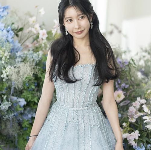 가수 겸 배우 이지훈의 아내 아야네가 딸의 돌잔치를 앞두고 화사한 가족 화보를 공개했다. 사진=아야네 SNS