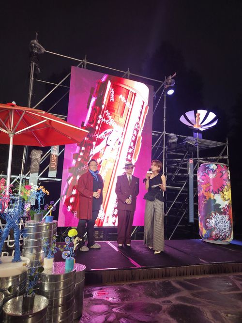 지난달 13일 ‘그랜드 하얏트 서울’ 호텔에서 가수 지드래곤(가운데)이 자신의 이름을 걸고 출시한 세 번째 하이볼을 소개하고 있다. [신수현 기자]