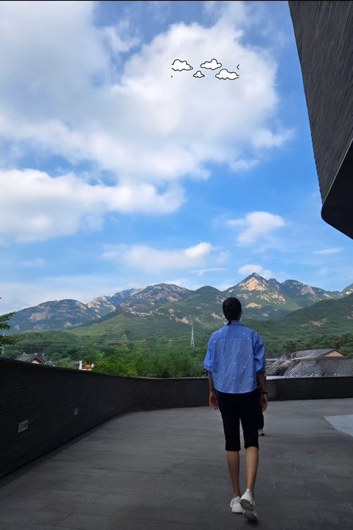 배우 김희선이 예능 촬영 현장 속 한 장면을 공유했다. 사진=김희선 SNS