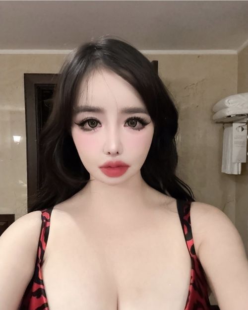 그룹 2NE1 멤버 박봄이 셀카를 공개했다. 사진=박봄 SNS