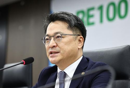 문신학 산업통상자원부 1차관이 16일 서울 중구 대한상공회의소에서 열린 ‘RE100 산업단지 추진 범정부 TF회의‘에서 모두발언을 하고 있다. [사진 = 뉴스1]