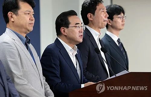 박홍근 국정기획위 기획분과장이 18일 서울 종로구 정부서울청사 창성동 별관에서 전세사기 피해자 간담회 사후 브리핑을 하고 있다. [사진 출처 = 연합뉴스]