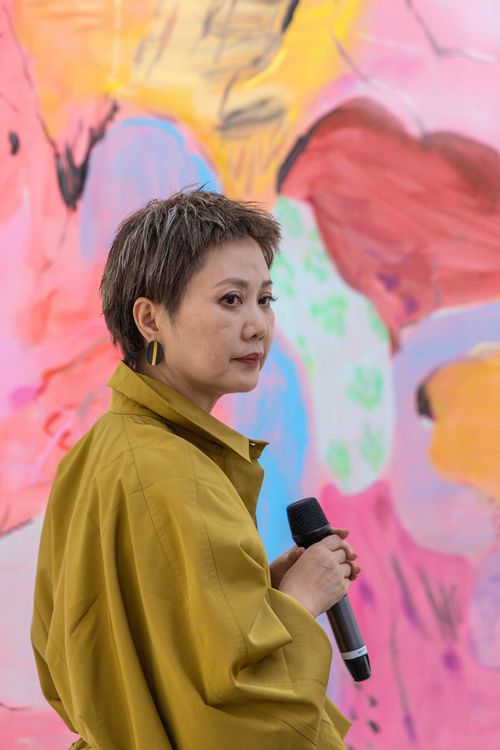 최근 전시장에서 만난 저우 리 작가. [화이트큐브]