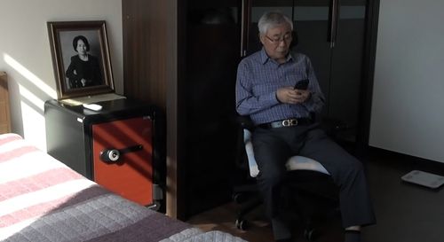 가수 조현아의 새아버지가 고인이 된 아내를 향한 애틋한 사랑으로 시청자들의 마음을 울렸다. 사진=방송 캡처