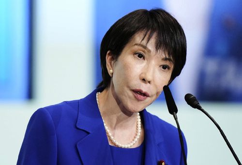 다카이치 사나에 일본 총리가 국제 투자포럼 연설에서 일본 애니메이션 ‘진격의 거인’ 명대사를 인용하며 “닥치고 전부 내게 투자하라”고 외쳐 눈길을 끌었다. [사진 = 연합뉴스]