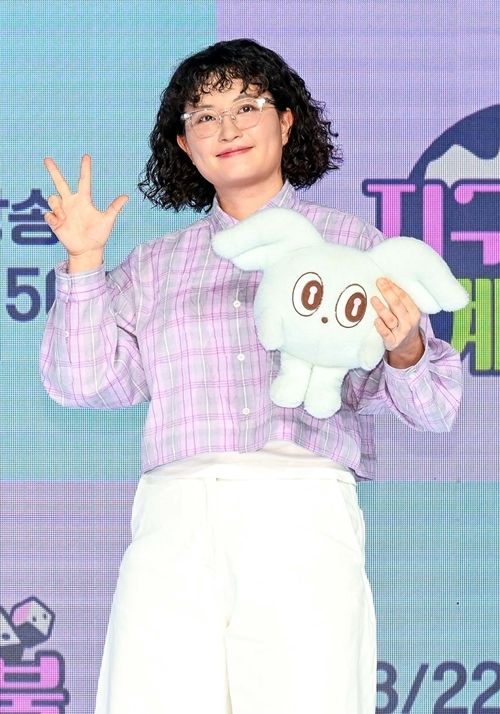 여행 유튜버 원지(본명 이원지)가 창문 없는 지하 사무실 논란에 대해 또 한 번 사과했다. 사진=ENA