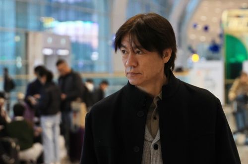 미국으로 출국하는 홍명보 감독. [연합뉴스]