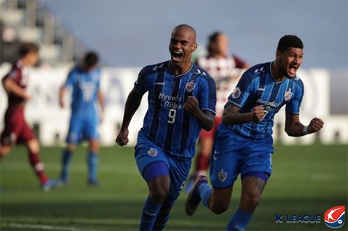 울산현대는 빗셀고베를 꺾고 2020 AFC 챔피언스리그 결승에 진출했다. 오는 19일 페르세폴리스와 우승컵을 놓고 격돌한다. 사진=한국프로축구연맹 제공