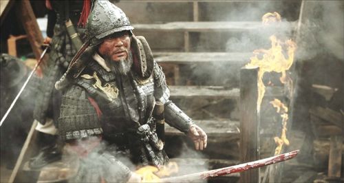 선조에겐 명나라 원군이라는 이순신의 대안이 존재했다. 왕이 이순신을 언제든지 내칠 수 있는 상황 속에서 결국 이순신은 선조의 불합리한 ‘백의종군’ 명령에 따라야만 했다. 사진은 영화 ‘명량’의 한 장면.