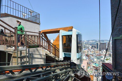 부산 동구 초량168계단 모노레일. [연합뉴스]