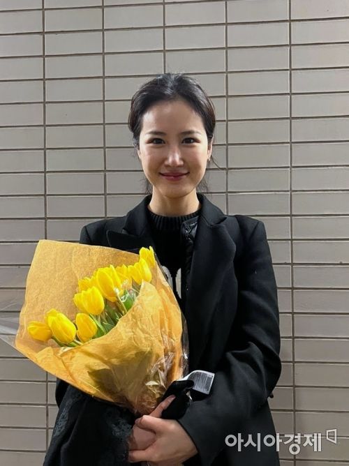 소프라노 박혜상이 1일 뉴욕 메트로폴리탄 오페라 마술피리 공연을 마치고 아시아 경제 독자들에 인사하기 위해 포즈를 취했다.