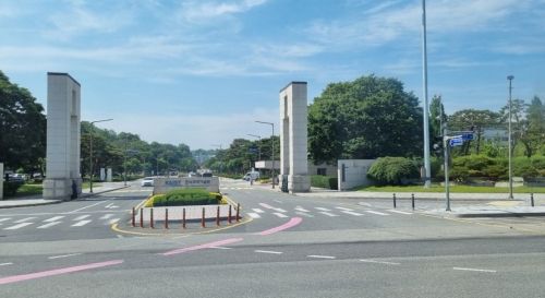 대통령선거를 일주일여 앞둔 26일 대전 유성구 한국과학기술원(KAIST·카이스트) 정문 앞이 선거 현수막이나 유세 차량 없이 조용한 모습. 대전=문혜원 기자