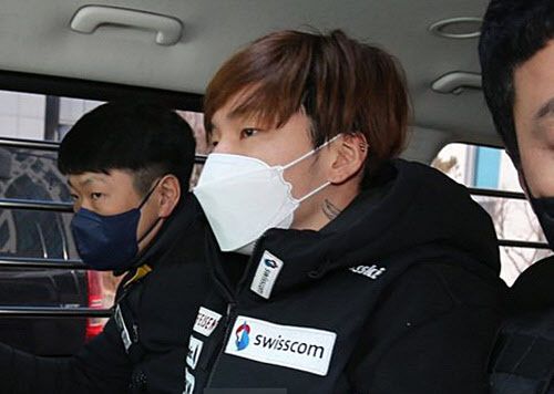 지난 1월 21일 오전 충남 천안 동남경찰서에서 이별을 통보한 여성을 살해한 혐의를 받고 있는 조현진이 검찰로 송치되고 있다. (사진=뉴스1)