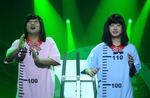 2007~2008년 TV 개그 프로에서 단신을 희화하하는 코너가 인기를 끌었다. 당시 영유아 무상 국가검진이 실시되면서 자녀의 키가 하위 몇 프로인지 알 수 있게 된 것도 '키크기 열풍'에 한몫 했다. /KBS