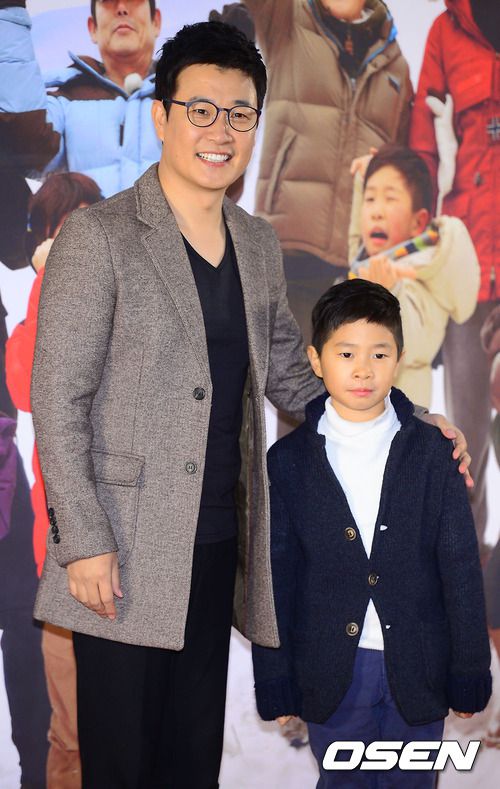 [사진=OSEN 박준형 기자] '아빠! 어디 가?'(연출 김유곤) 기자간담회에서 방송인 김성주와 아들 김민국이 포즈를 취하고 있다. / soul1014@osen.co.kr