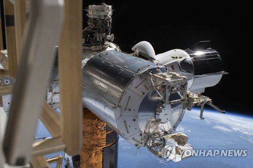 스페이스X가 제작한 우주선 '크루 드래건'[AP=연합뉴스, NASA 제공·재판매 및 DB 금지]