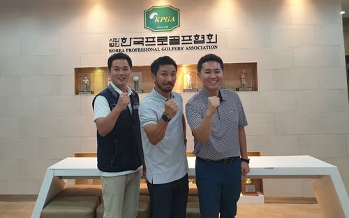 KPGA 골플루언서로 위촉된 심짱(가운데).[KPGA 제공. 재판매 및 DB 금지]