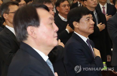 윤석열 검찰총장과 이성윤 중앙지검장[연합뉴스 자료사진]