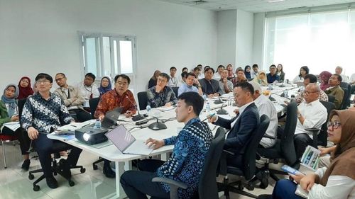 인도네시아 공공주택사업부에 파견 나와 있는 최형욱 행복청 부이사관 등[자카르타=연합뉴스]