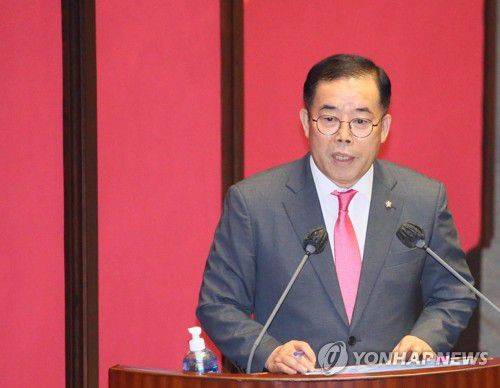 대정부 질문하는 박성중 의원미래통합당 박성중 의원이 7월 22일 국회 본회의에서 정치·외교·통일·안보에 관해 대정부 질문하고 있다. [연합뉴스 자료사진]