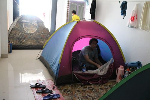 자카르타 서부 칼리데레스 아프간 난민촌 내부…텐트치고 생활[자카르타=연합뉴스]