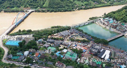 지난 9일 경남 하동군 화개면 탑리 화개장터 침수 현장 주변 [연합뉴스 자료사진]