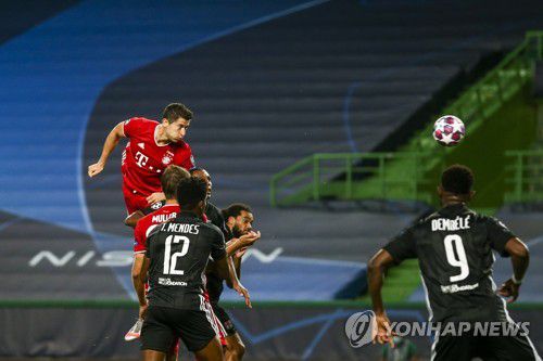 레반도프스키의 헤딩골[EPA=연합뉴스]