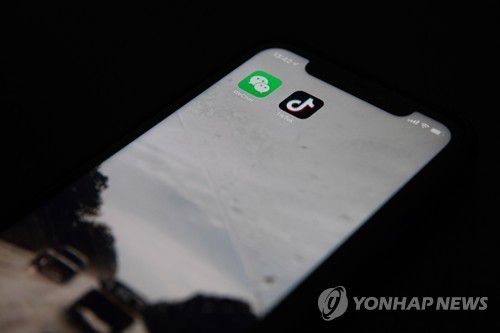 위챗과 틱톡 앱 로고[EPA=연합뉴스]