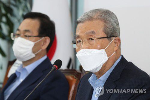 코로나19 대책회의 발언하는 김종인(서울=연합뉴스) 진성철 기자 = 미래통합당 김종인 비상대책위원장이 23일 국회에서 열린 코로나19관련 긴급대책회의에서 발언하고있다.   2020.8.23 zjin@yna.co.kr