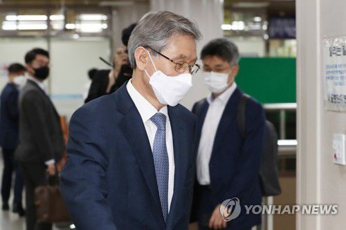 '사법행정권 남용 혐의' 고영한 속행 공판 출석[연합뉴스 자료사진]