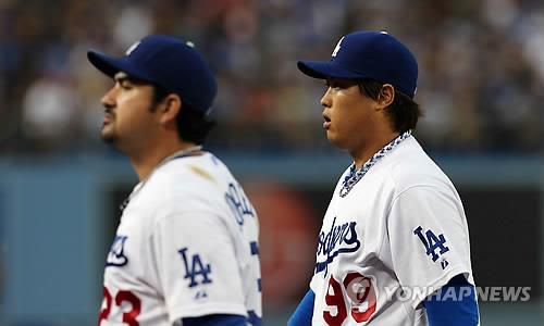 다저스 시절 류현진과 곤살레스 [연합뉴스 자료사진]