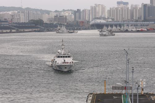 인천 내항에서 경비구역으로 복귀하는 해경 경비함[중부해경청 제공. 재판매 및 DB 금지]