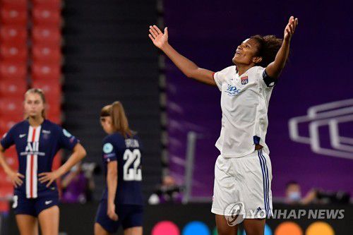 결승골 책임진 르나르[AFP=연합뉴스]