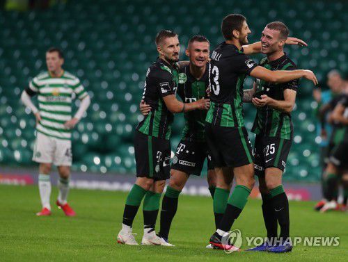 승리를 기뻐하는 페렌츠바로시 선수들[EPA=연합뉴스]