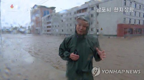 북한 "태풍에 남포시 도로 끊어져 교통 마비"(서울=연합뉴스) 북한 조선중앙TV는 27일 제8호 태풍 '바비' 북상에 따라 많은 비가 내려 남포시 도로 곳곳이 끊어져 교통이 마비됐다고 보도했다. [조선중앙TV 화면]  2020.8.27 
    [국내에서만 사용가능. 재배포 금지. For Use Only in the Republic of Korea. No Redistribution] nkphoto@yna.co.kr