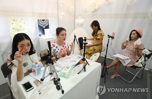 한국 방문한 중국 왕훙들[연합DB]