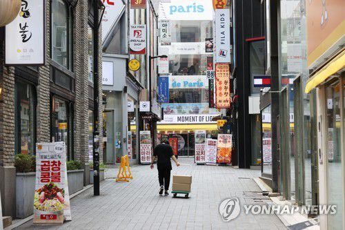 한산한 명동 거리[연합뉴스 자료사진]