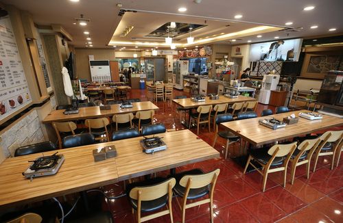 점심시간에도 텅 빈 음식점[촬영 김상연]