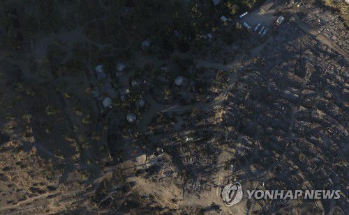 대형 화재로 전소된 그리스 레스보스섬의 모리아 난민캠프. 2020.9.10. [AP=연합뉴스]