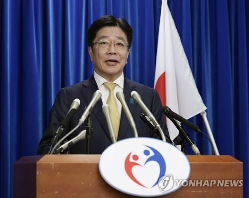 새 관방장관으로 유력한 가토 가쓰노부 후생노동상. [EPA=연합뉴스 자료사진]