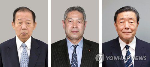 '스가 체제'…일본 자민당 간부 예상 면면(도쿄 교도=연합뉴스) 오는 16일 일본 차기 총리로 취임할 예정인 스가 요시히데(菅義偉) 자민당 총재가 15일 자민당 간부 인사를 단행한다.  일본 주요 언론은 이날 스가 신임 당 총재가 니카이 도시히로(二階俊博·81) 간사장을 유임하고, 총무회장에는 사토 쓰토무(佐藤勉·68) 전 총무상을 기용할 예정이라고 보도했다. 모리야마 히로시(森山裕) 국회대책위원장도 유임될 것으로 알려졌다. 사진 왼쪽부터 니카이, 사토, 모리야마.  chungwon@yna.co.kr