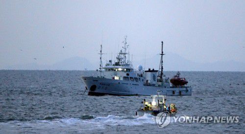 연평도에서 출항 준비하는 '피격 공무원 탑승' 무궁화10호,[연합뉴스 자료사진]