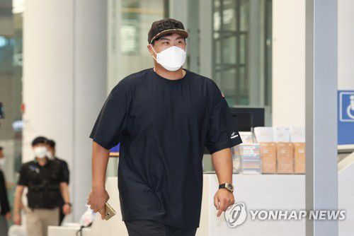 MLB 일정 종료 후 귀국한 류현진(영종도=연합뉴스) 류영석 기자 = 2020년 미국프로야구(MLB) 일정을 마친 토론토 블루제이스 류현진이 2일 오후 인천국제공항 2터미널을 통해 입국하고 있다. 2020.10.2
    ondol@yna.co.kr
(끝)