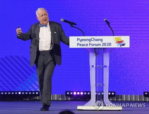 지난 2월 강원도 알펜시아컨벤션센터에서 열린 2020평창평화포럼 개회식에서 환영사를 하는 짐 로저스 로저스홀딩스 회장. [연합뉴스 자료사진]