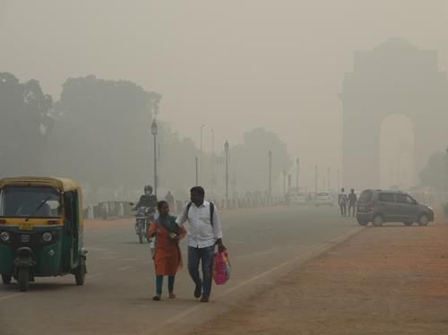 2019년 11월 대기오염으로 뒤덮인 인도 뉴델리 시내 인디아게이트 앞 모습. [연합뉴스 자료사진]