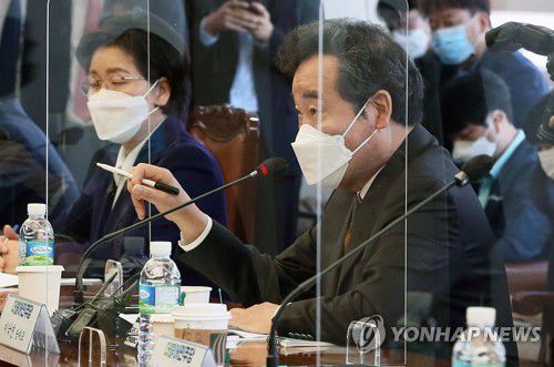 더불어민주당 이낙연 대표가 지난 6일 오전 서울 마포구 백범로 한국경영자총협회에서 열린 경총 간담회에서 인사말하고 있다.  [연합뉴스 자료사진]