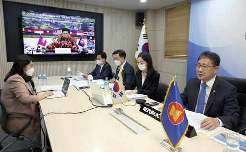 (서울=연합뉴스) 박양우 문화체육관광부 장관이 22일 서울 용산구 문체부 스마트워크센터 회의실에서 '제9차 아세안+3 문화장관 화상회의'에 참석해 모두 발언을 하고 있다. 2020.10.23. [문체부 제공. 재판매 및 DB 금지]