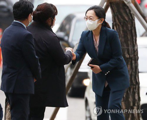 지지자들과 인사하는 은수미 성남시장[연합뉴스 자료사진]